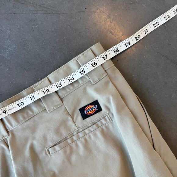 Vintage Y2K Dickies Relaxed Fit Flat Front Beige Khaki Cargo Short Men's Size 34 - Picture 3 of 5